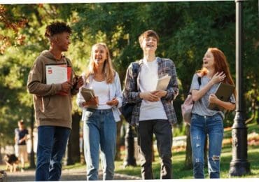 students university walking tour